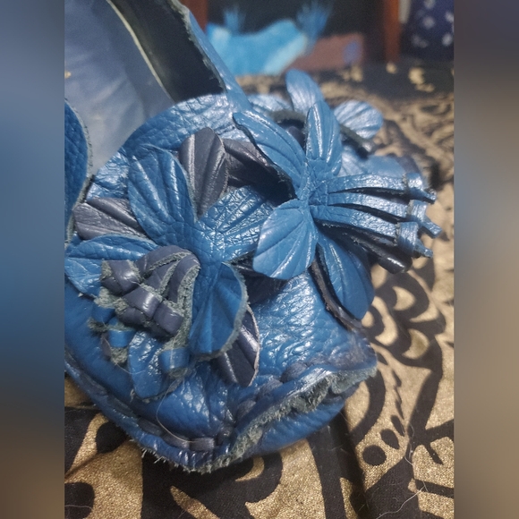 Beautiful blue Italian leather Socofy flats with flowers, barely worn, size 39 - Picture 2 of 4